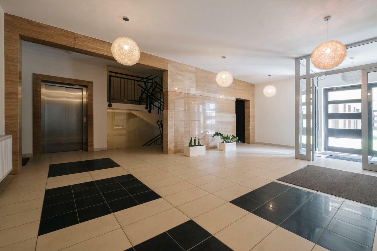 ורשה Modern Apartment Across The Ponds מראה חיצוני תמונה