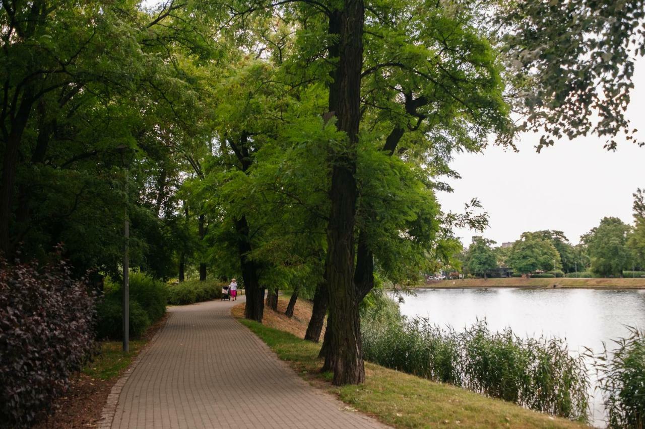 ורשה Modern Apartment Across The Ponds מראה חיצוני תמונה