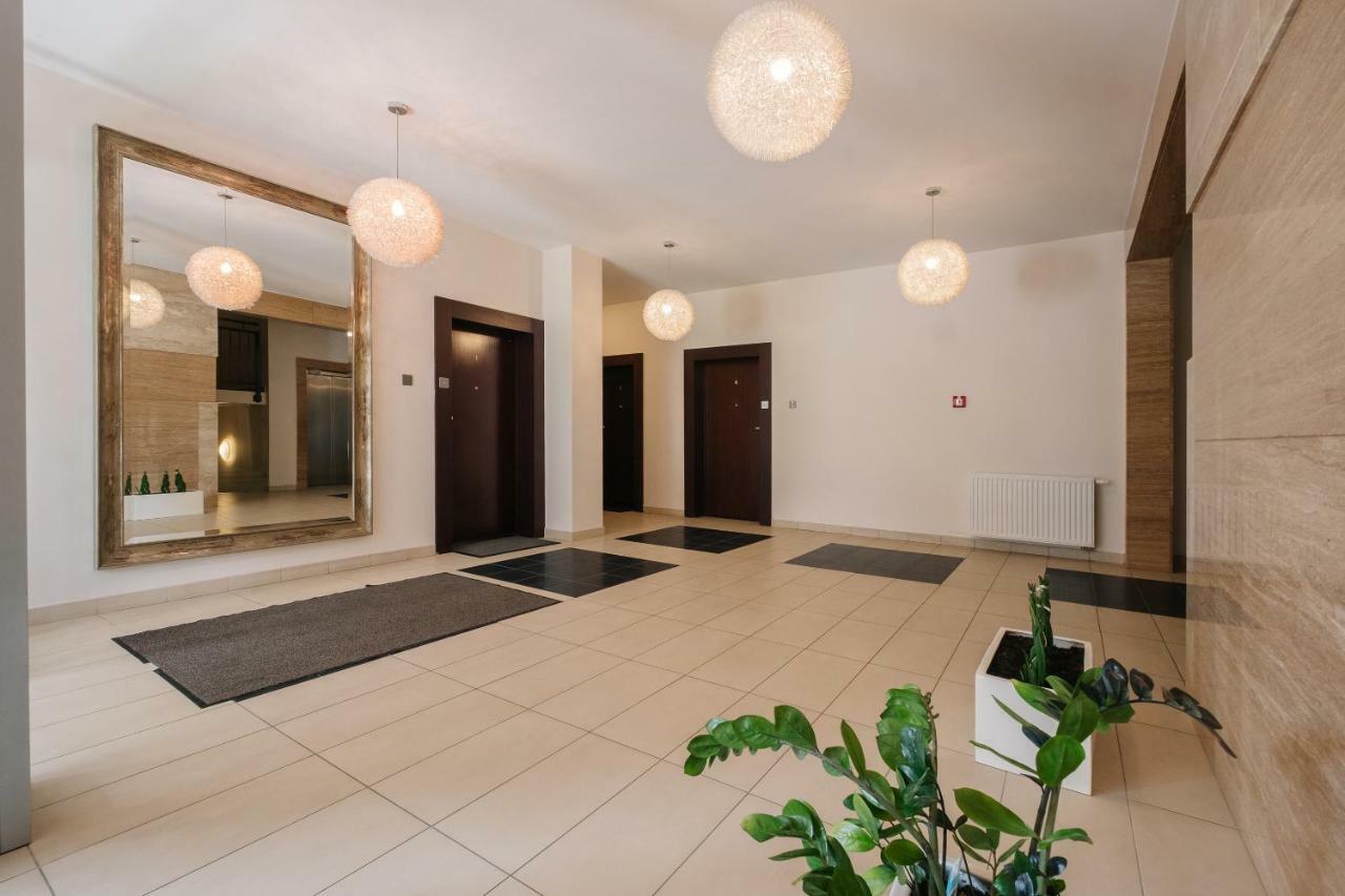 ורשה Modern Apartment Across The Ponds מראה חיצוני תמונה